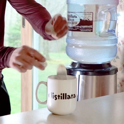 making hot tea in a distillata mug with water cooler
