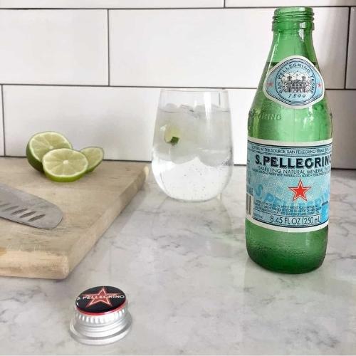 sparkling mineral water with lime
